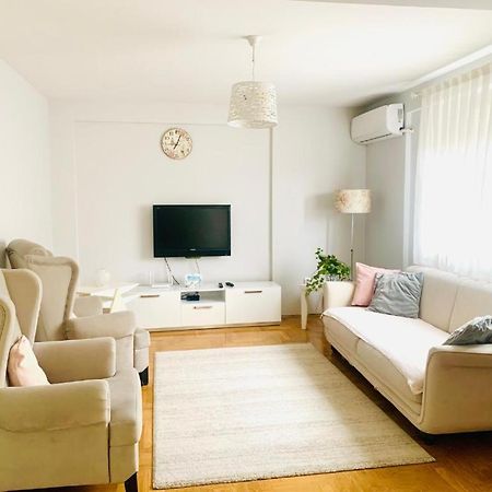 פריזרן Cozy City Center Apartment מראה חיצוני תמונה