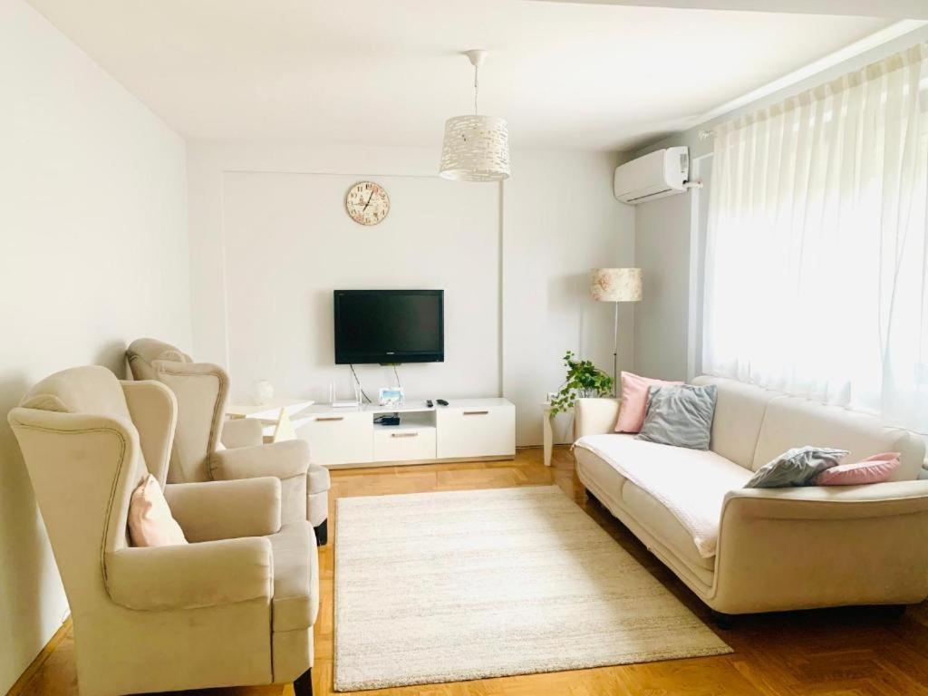 פריזרן Cozy City Center Apartment מראה חיצוני תמונה