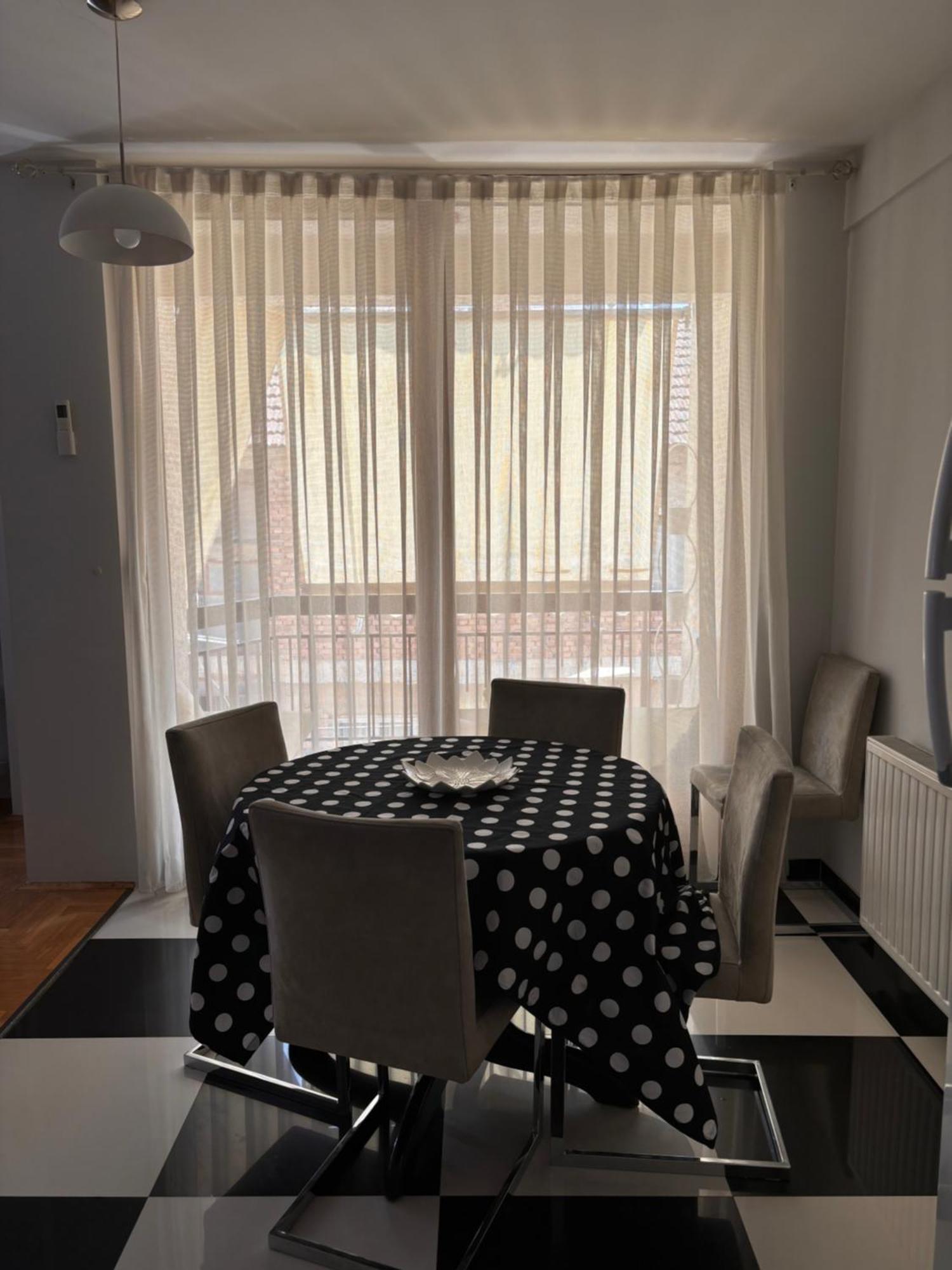 פריזרן Cozy City Center Apartment מראה חיצוני תמונה