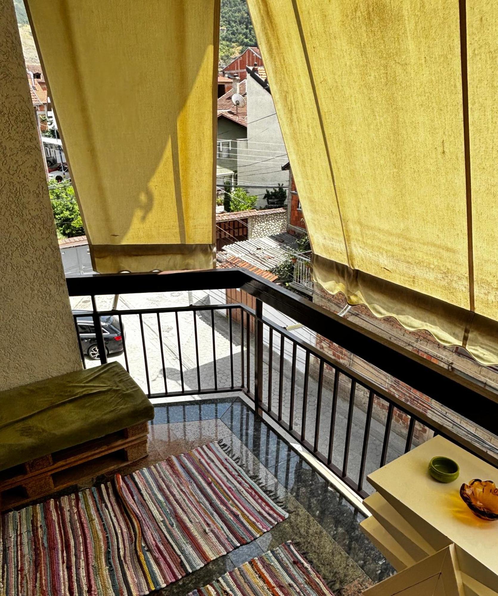 פריזרן Cozy City Center Apartment מראה חיצוני תמונה