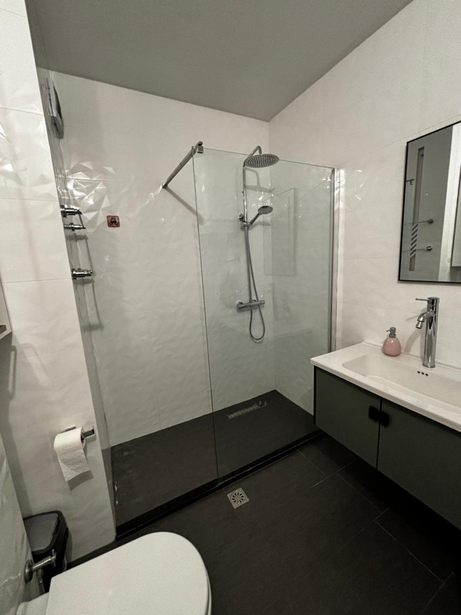 פריזרן Cozy City Center Apartment מראה חיצוני תמונה