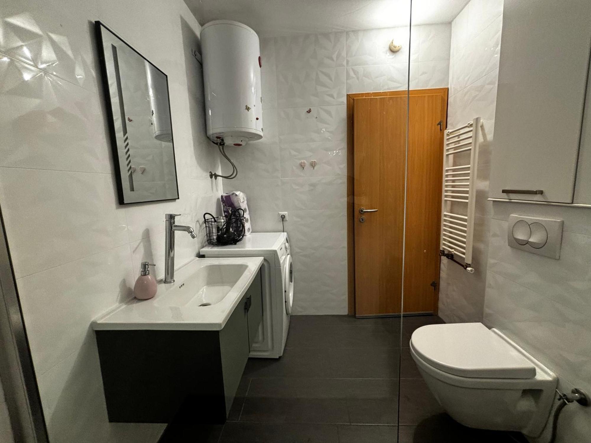 פריזרן Cozy City Center Apartment מראה חיצוני תמונה